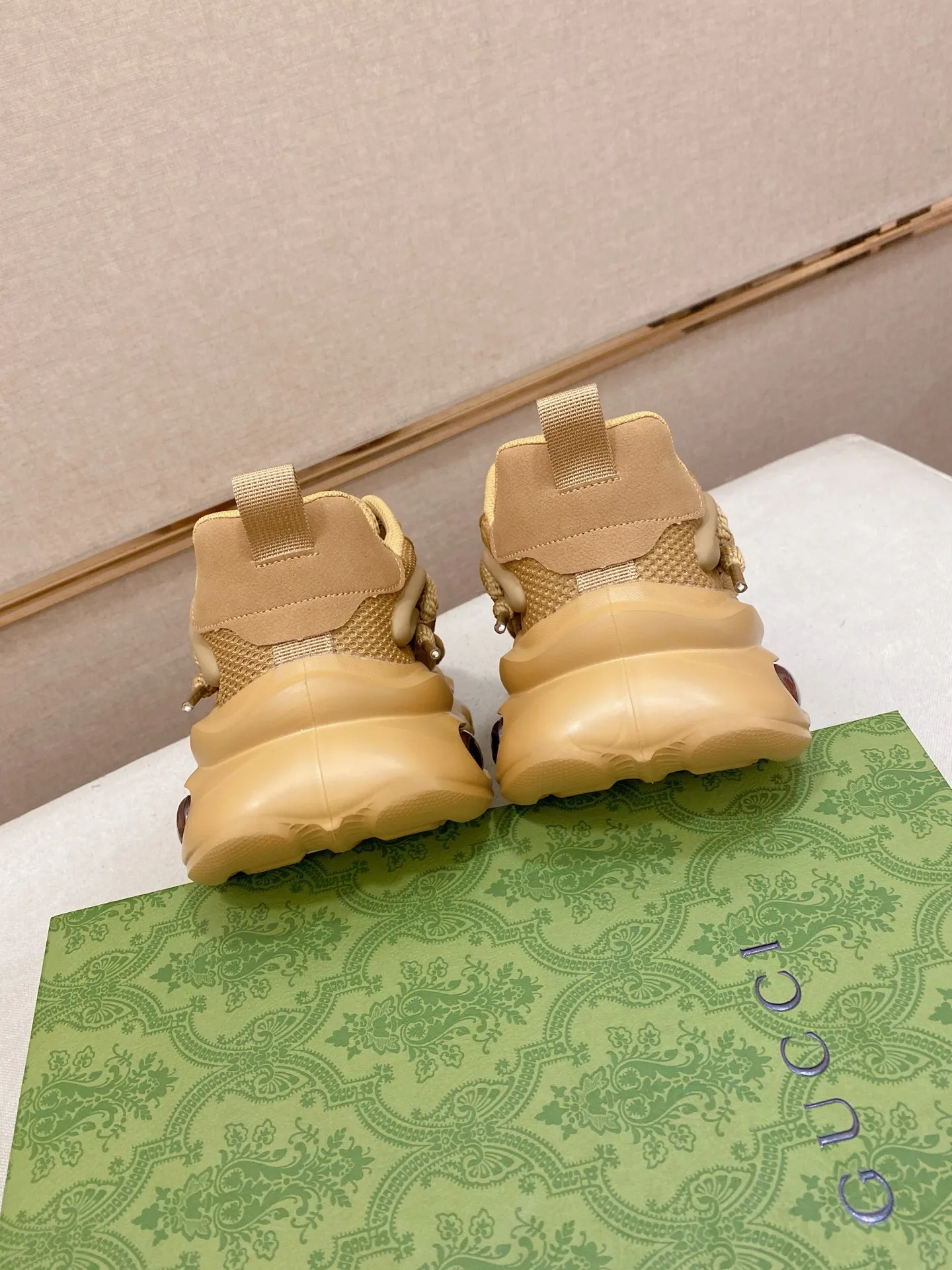 Men's shoes 💰 480💰🇮🇹🇮🇹GUCCI (Gucci) top 🔍🔍 new models are on sale at the same time at the counter. The upper 🇮🇹 is made of top-grain cowhide imported from Italy. Fully imported genuine leather lining 💪💪, completely 1⃣️ to 1⃣️ replica 🇮🇹💪💪, ⚠ sole: original sole provided by the original factory, exclusive movable molded sole super comfortable, ⚠ original factory follow-up, 🔍🔍 high quality, you can go in and out of the counter at will, welcome to compare⚠. Code number:38-44